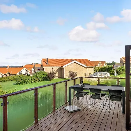 Stunning In With Kitchen