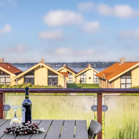 Stunning In With Kitchen Holiday home *