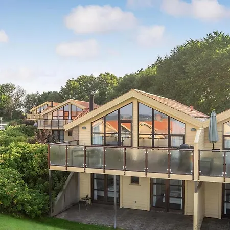 Holiday home Stunning In With Kitchen