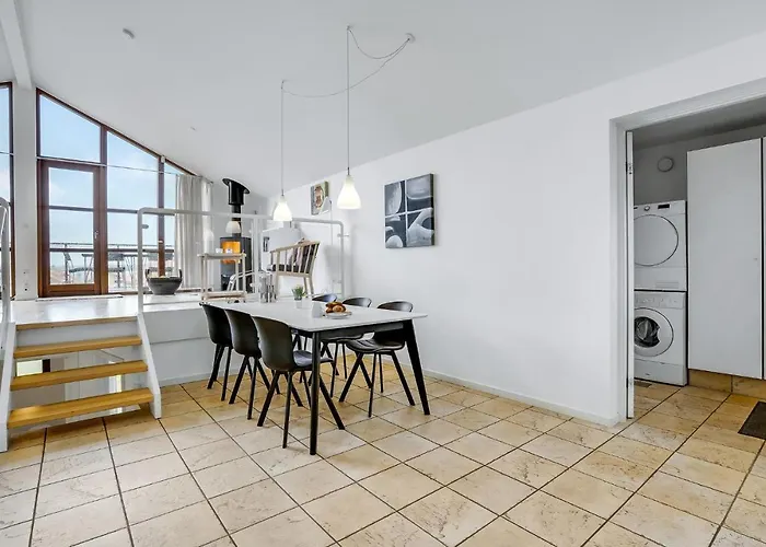 Holiday home Stunning In With Kitchen Egernsund