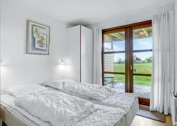 Holiday home Stunning In With Kitchen *