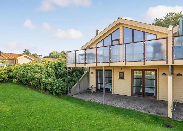 Holiday home Stunning In With Kitchen *
