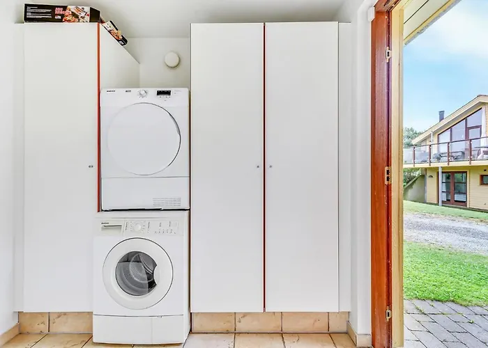 Holiday home Stunning In With Kitchen Egernsund